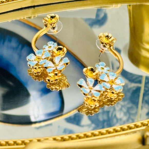 🆕 OSCAR DE LA RENTA🧿 NWOT Blue Forget-Me-Not Hand Painted Flower Drop Earring - Picture 12 of 15
